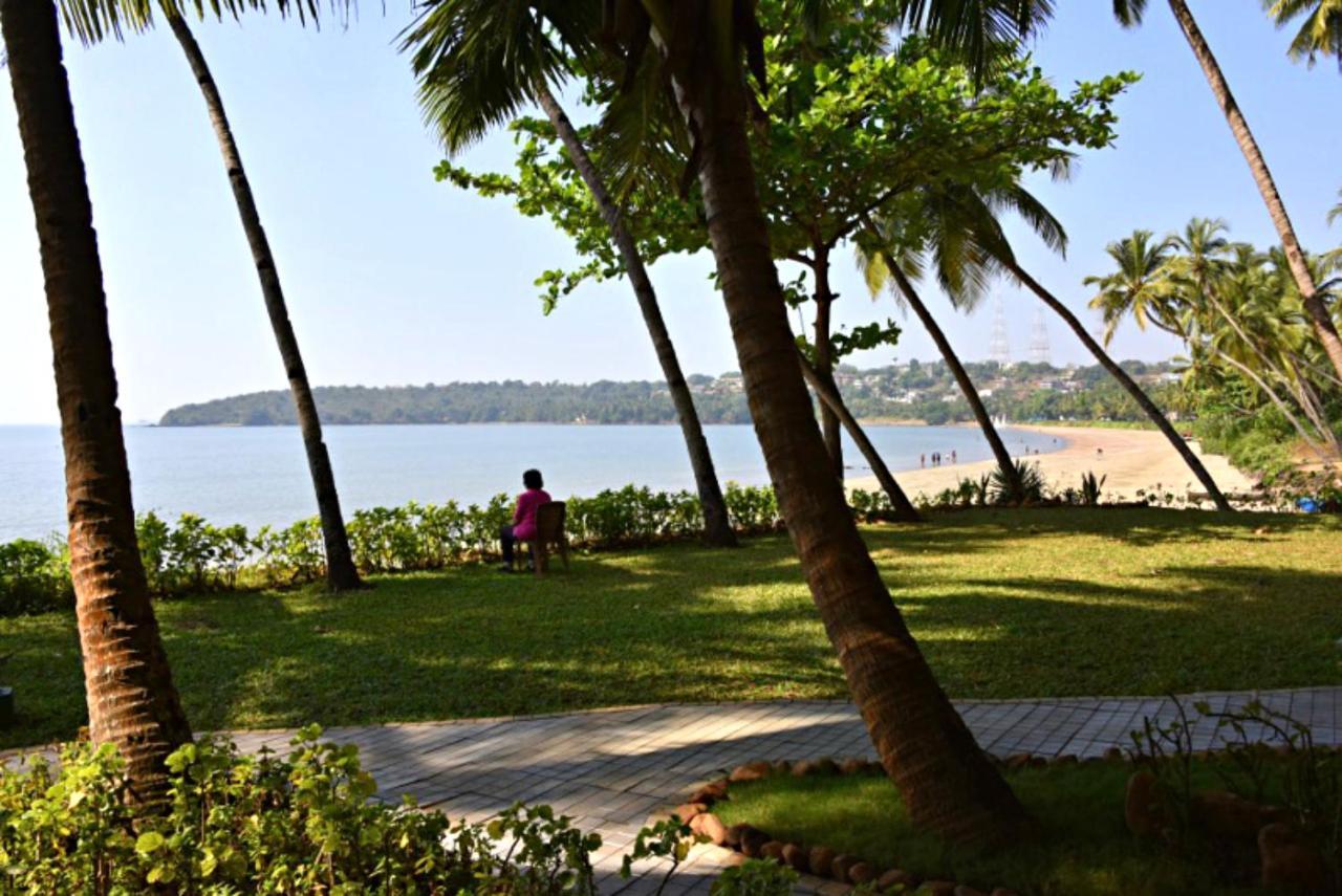 Bambolim Beach Resort Exterior photo